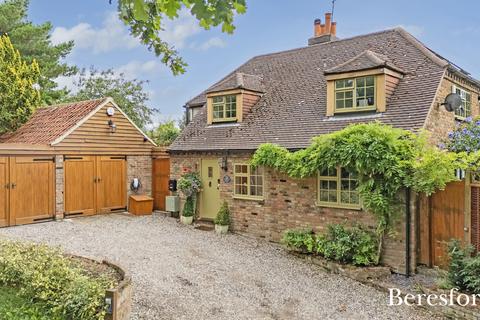 27 Mores Lane, Pilgrims Hatch, Brentwood, CM14 5RU
