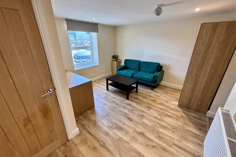 2 bedroom terraced house to rent, Providence Place, Gilesgate, Durham