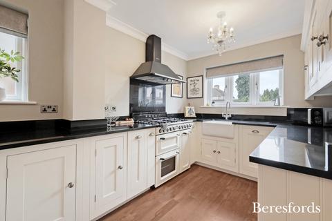 4 bedroom semi-detached house for sale, Cranborne Gardens, Upminster, RM14