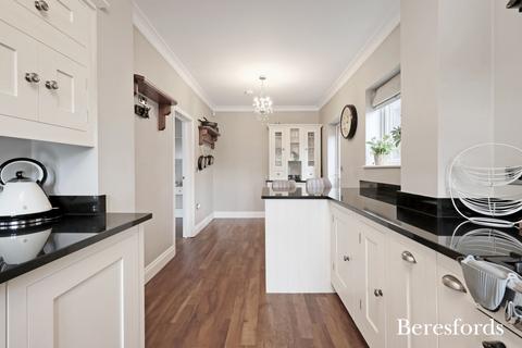 4 bedroom semi-detached house for sale, Cranborne Gardens, Upminster, RM14