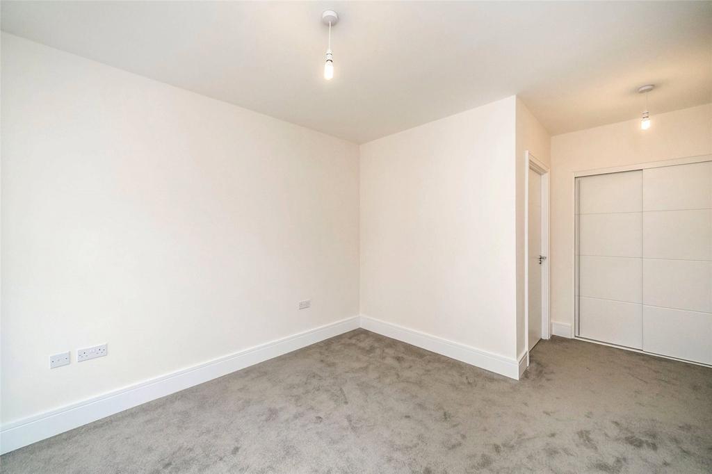 Apartment in Reading, Green Park Village, Southcote - View 5