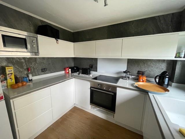 Kitchen 2.jpg