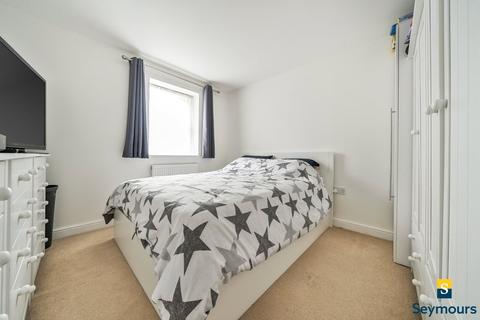 2 bedroom flat for sale, Dorking Road, Guildford GU4