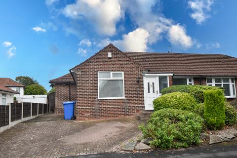Snowden Avenue, Flixton, M41