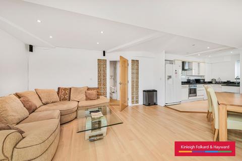 2 bedroom flat to rent, Melfield Gardens, London, SE6