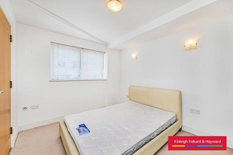 2 bedroom flat to rent, Melfield Gardens, London, SE6