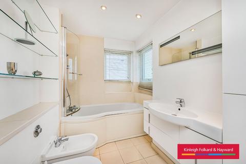 2 bedroom flat to rent, Melfield Gardens, London, SE6