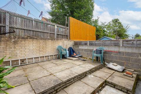 3 bedroom terraced house for sale, Stirling Road, London E17
