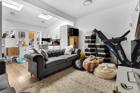 3 bedroom terraced house for sale, Stirling Road, London E17