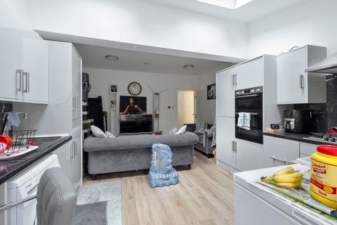 3 bedroom terraced house for sale, Stirling Road, London E17