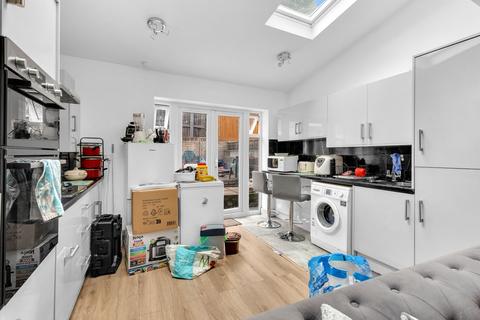 3 bedroom terraced house for sale, Stirling Road, London E17
