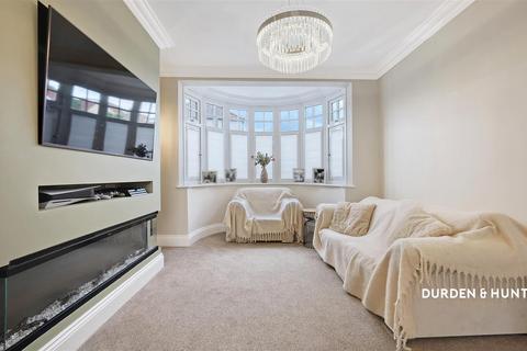 22 Coteford Close, Loughton, IG10 2NT