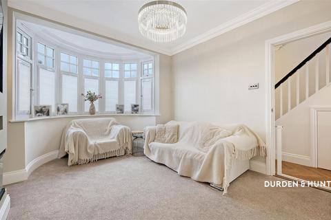 22 Coteford Close, Loughton, IG10 2NT