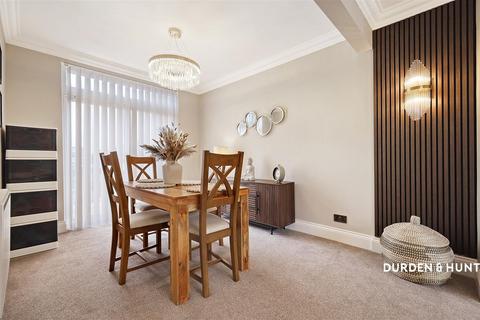 22 Coteford Close, Loughton, IG10 2NT