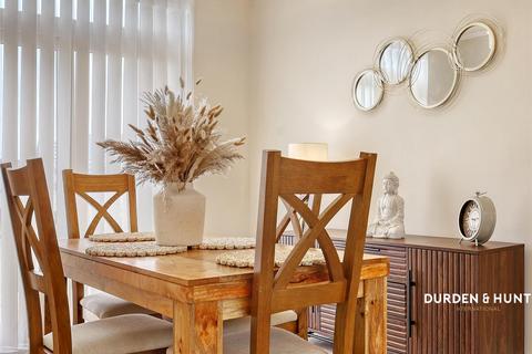 22 Coteford Close, Loughton, IG10 2NT