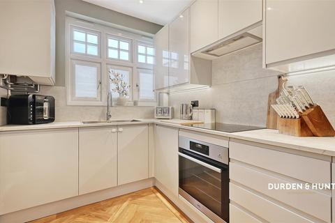 22 Coteford Close, Loughton, IG10 2NT
