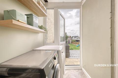 22 Coteford Close, Loughton, IG10 2NT