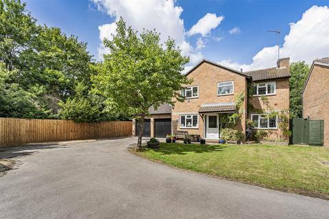 4 bedroom detached house for sale, Kestrel Way, Bicester