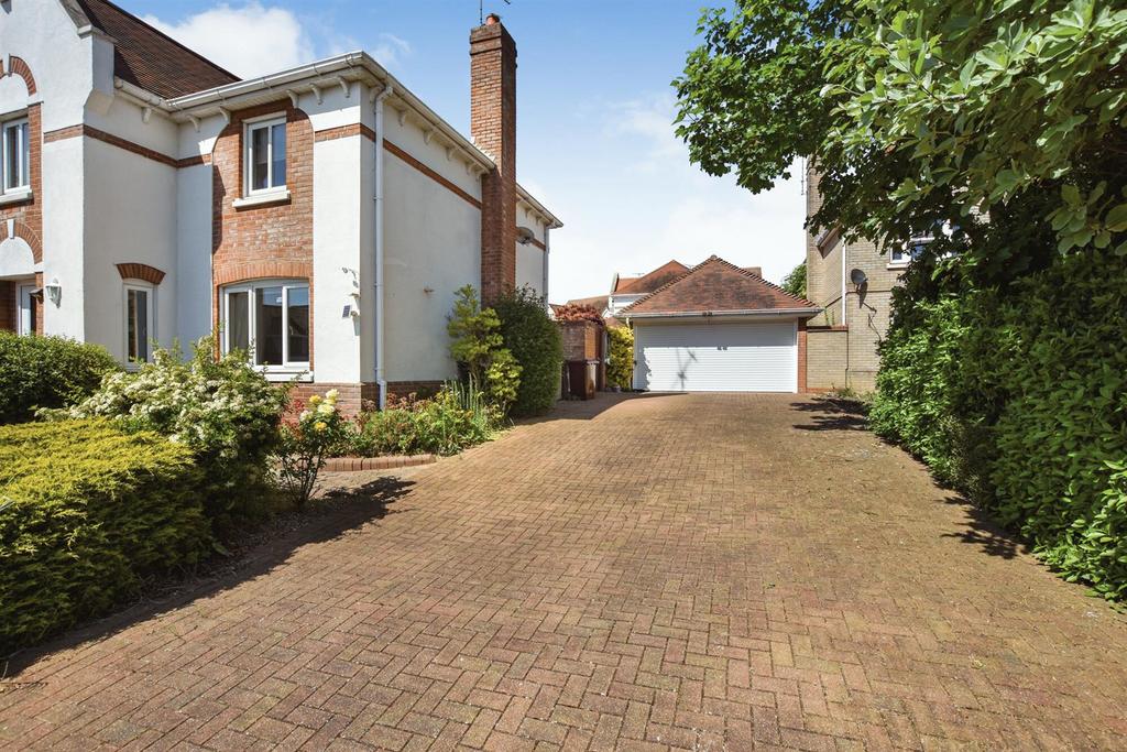 Garage & Driveway
