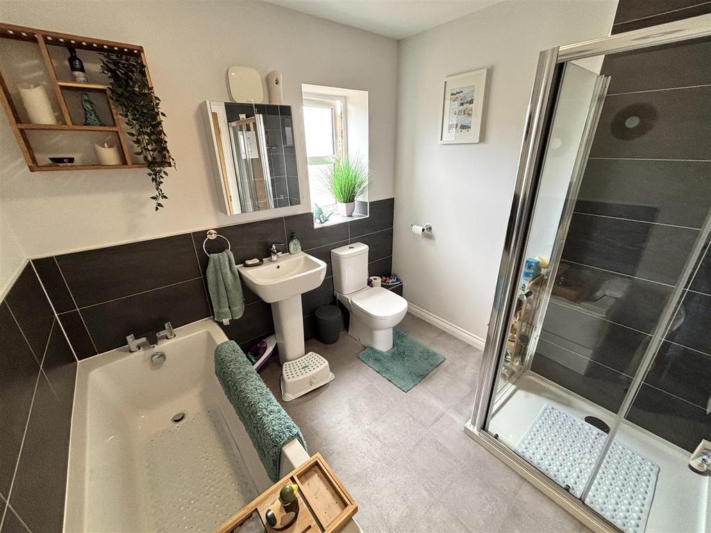 Family Bathroom/WC