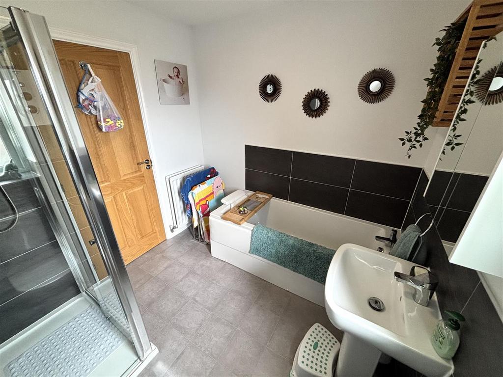 Family Bathroom/WC