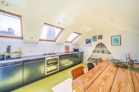 2 bedroom flat for sale, Crewdson Road, London SW9