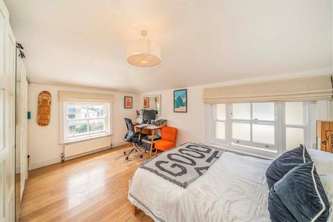 2 bedroom flat for sale, Crewdson Road, London SW9