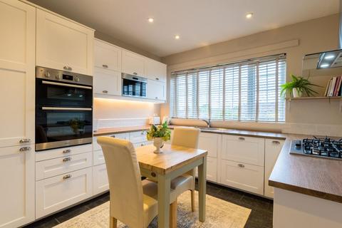 2 bedroom apartment for sale, Sandmoor Mews, Leeds LS17