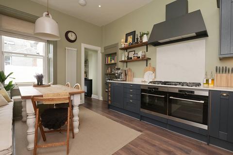 17 Ryehill Place, Edinburgh, EH6 8EP