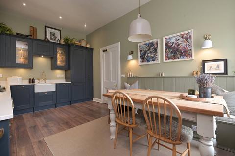 17 Ryehill Place, Edinburgh, EH6 8EP