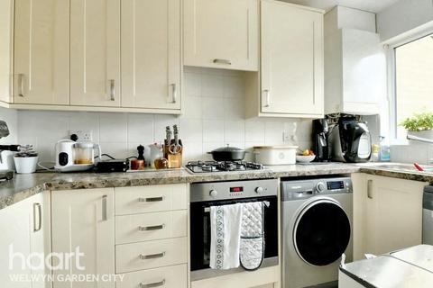 2 bedroom terraced house for sale, Forresters Drive, Welwyn Garden City