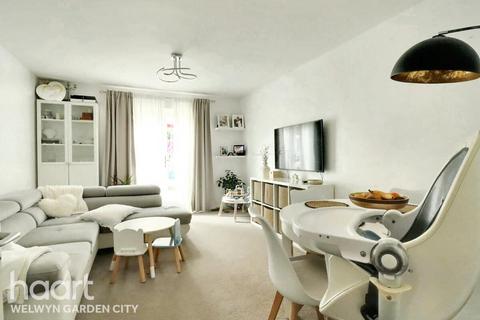 2 bedroom terraced house for sale, Forresters Drive, Welwyn Garden City
