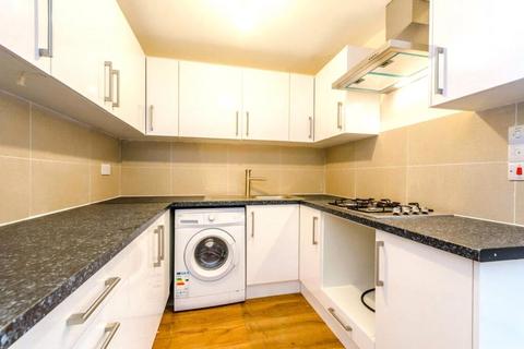 2 bedroom apartment to rent, High Street, London, N8