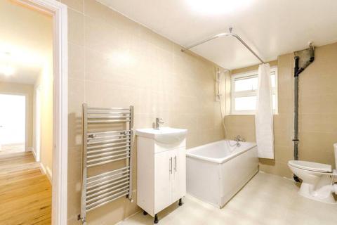 2 bedroom apartment to rent, High Street, London, N8