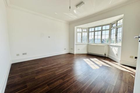 4 bedroom detached house to rent, The Vale, Golders Green, NW11