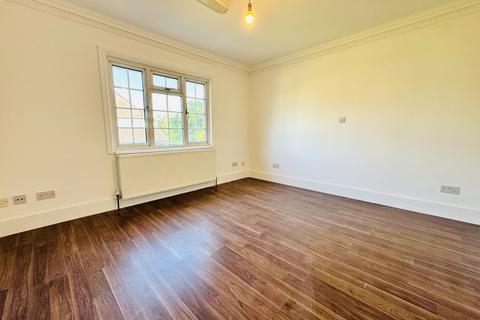 4 bedroom detached house to rent, The Vale, Golders Green, NW11