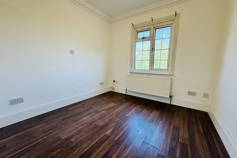4 bedroom detached house to rent, The Vale, Golders Green, NW11