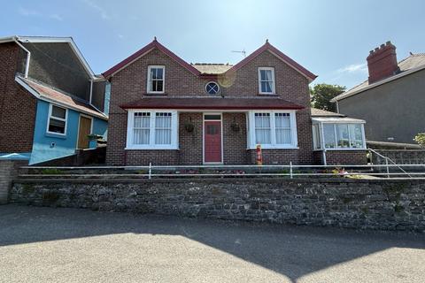 4 bedroom townhouse for sale, 6 North Parade, Aberaeron, SA46
