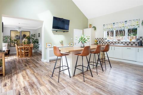 3 Castle Close, Middleton St George, Darlington, DL2 1DE