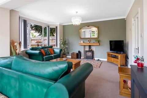 3 Castle Close, Middleton St George, Darlington, DL2 1DE