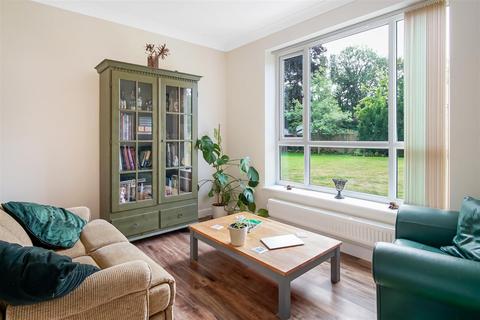 3 Castle Close, Middleton St George, Darlington, DL2 1DE