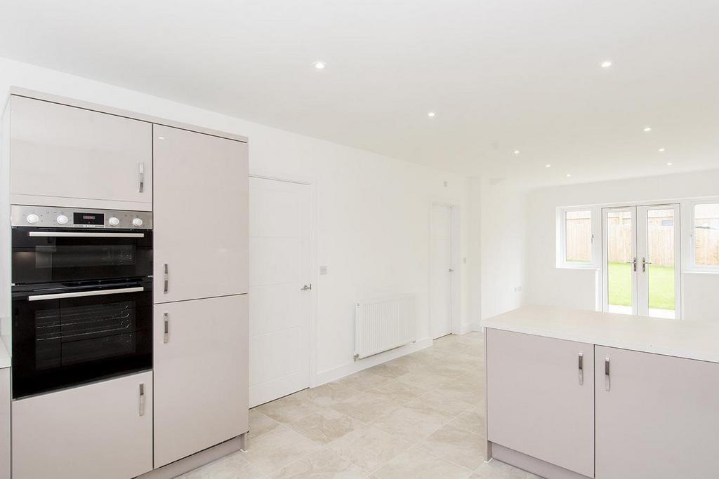Family Dining kitchen