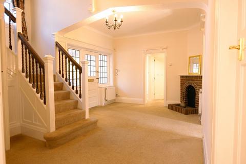 undefined, Warwick Road, Solihull, West Midlands, B91