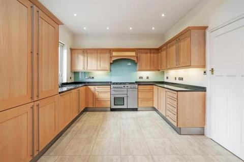 undefined, Warwick Road, Solihull, West Midlands, B91