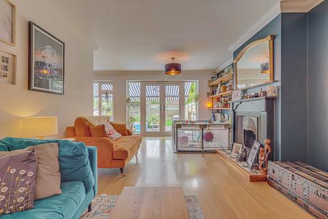 4 bedroom semi-detached house for sale, Marshalls Close, Rayleigh, SS6