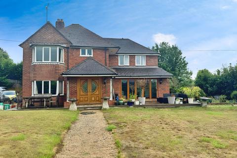 4 bedroom detached house to rent, Poulton Hill, Marlborough, SN8 1AZ