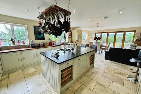 4 bedroom detached house to rent, Poulton Hill, Marlborough, SN8 1AZ