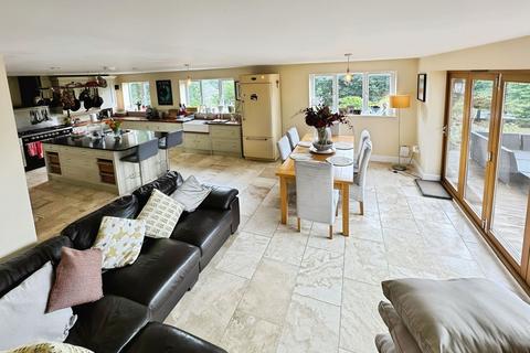 4 bedroom detached house to rent, Poulton Hill, Marlborough, SN8 1AZ