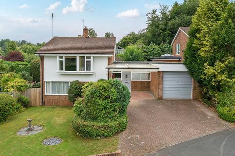 4 bedroom detached house for sale, Dunedin Drive, Caterham CR3