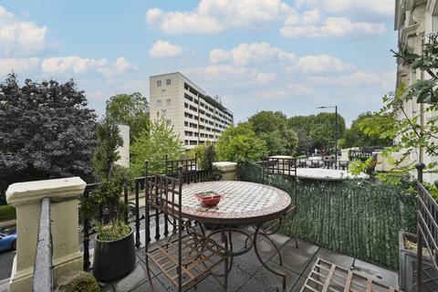 1 bedroom flat for sale, Gloucester Terrace, Lancaster Gate, London, W2